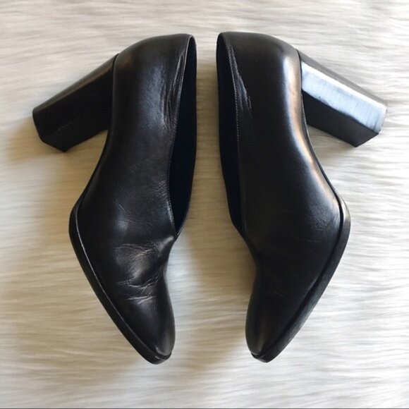 Celine V Neck Pump - Picture 5 of 6